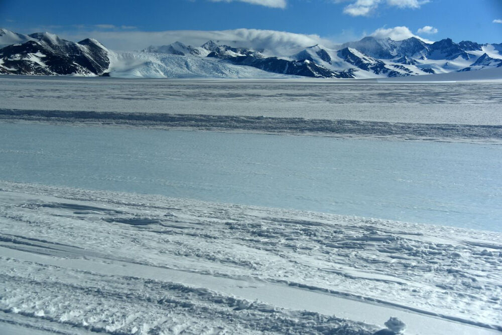 10D Drake Icefall With The Union Glacier Runway From The ALE Van ...